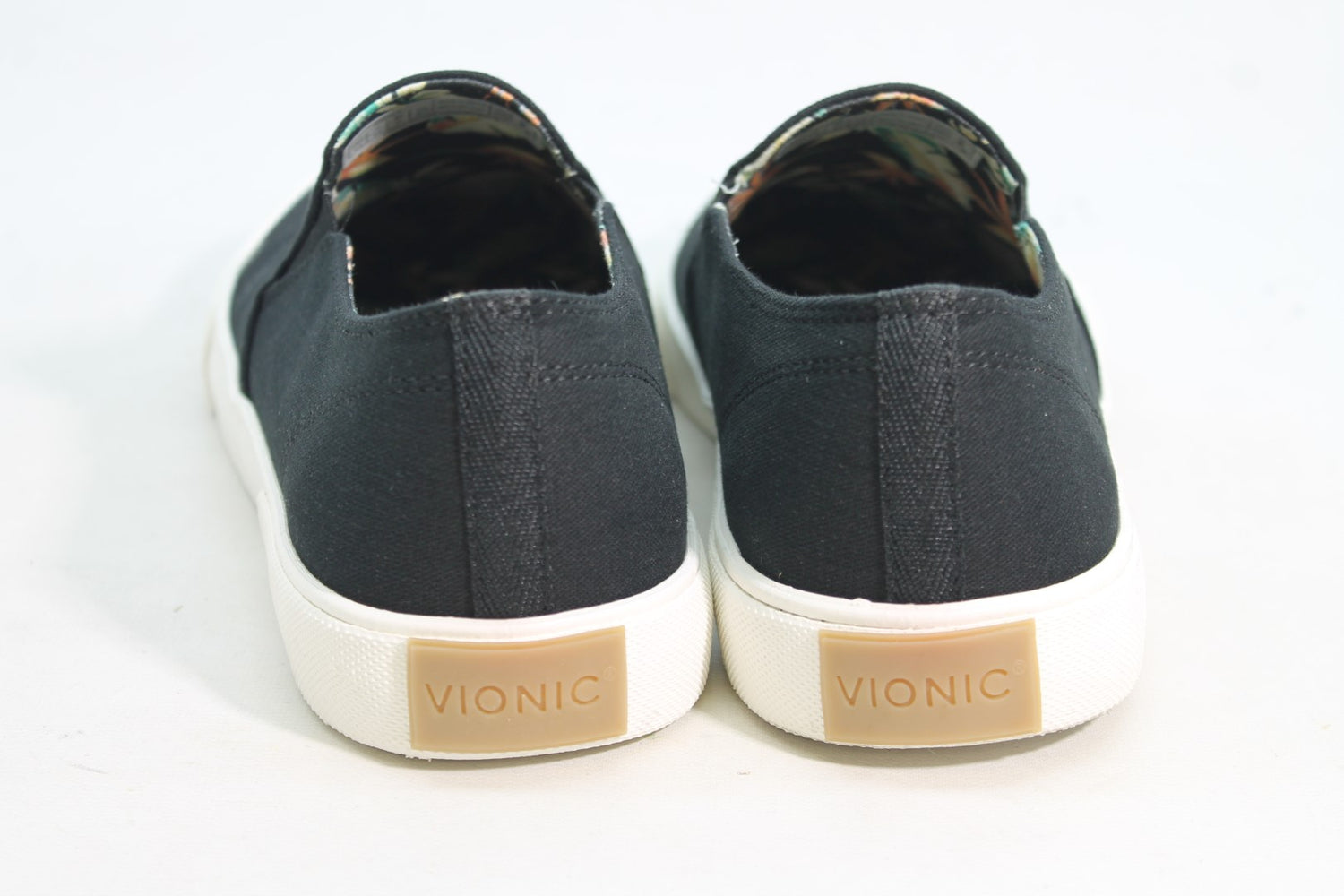 Vionic Groove Women's Sneakers Floor Sample