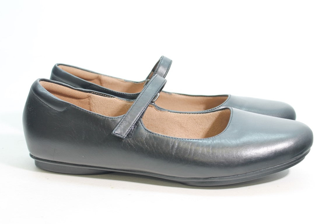 Naturalizer Maxwell-Mj Women's Flats Floor Sample