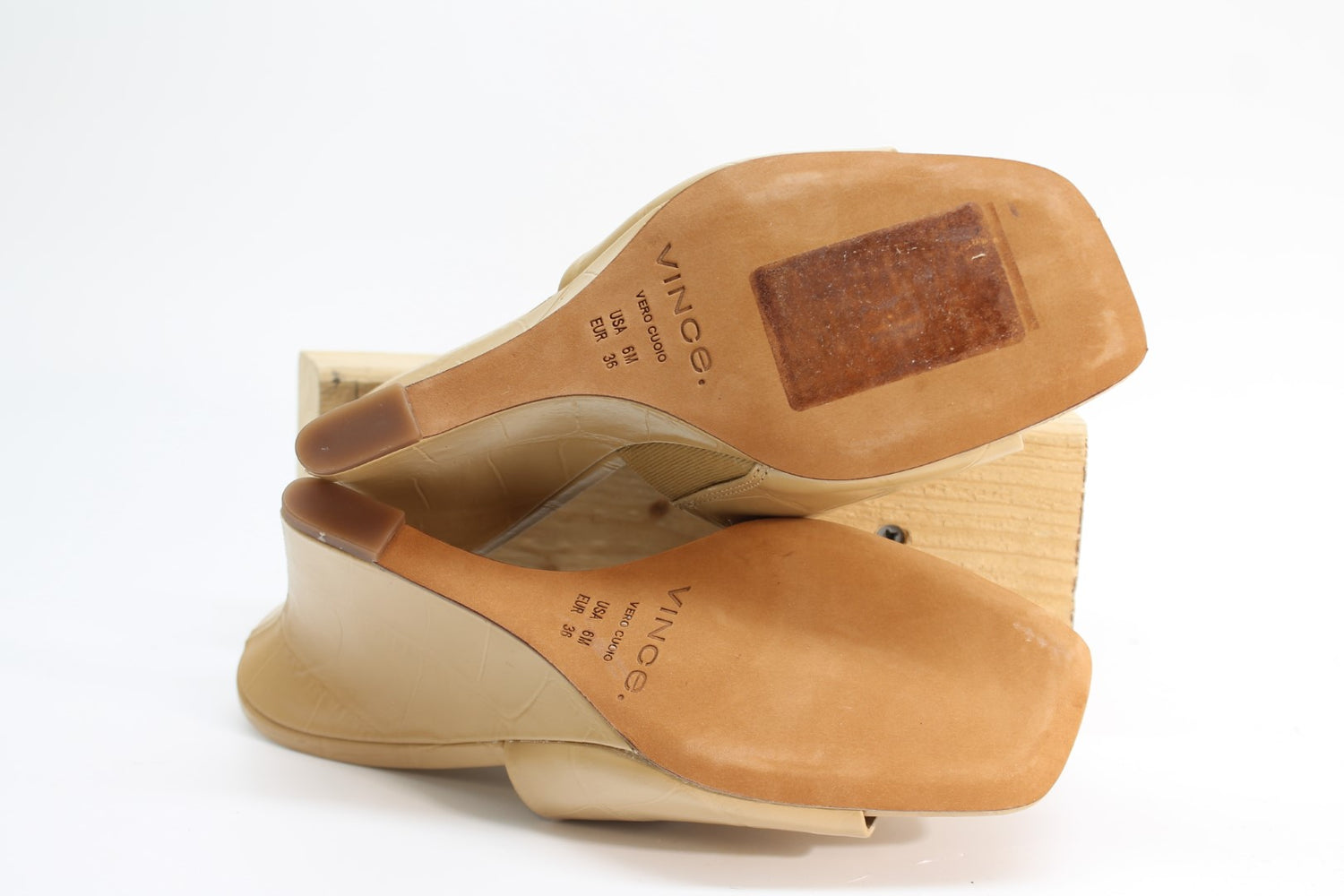 Vince Women's Pia Sandals Floor Sample