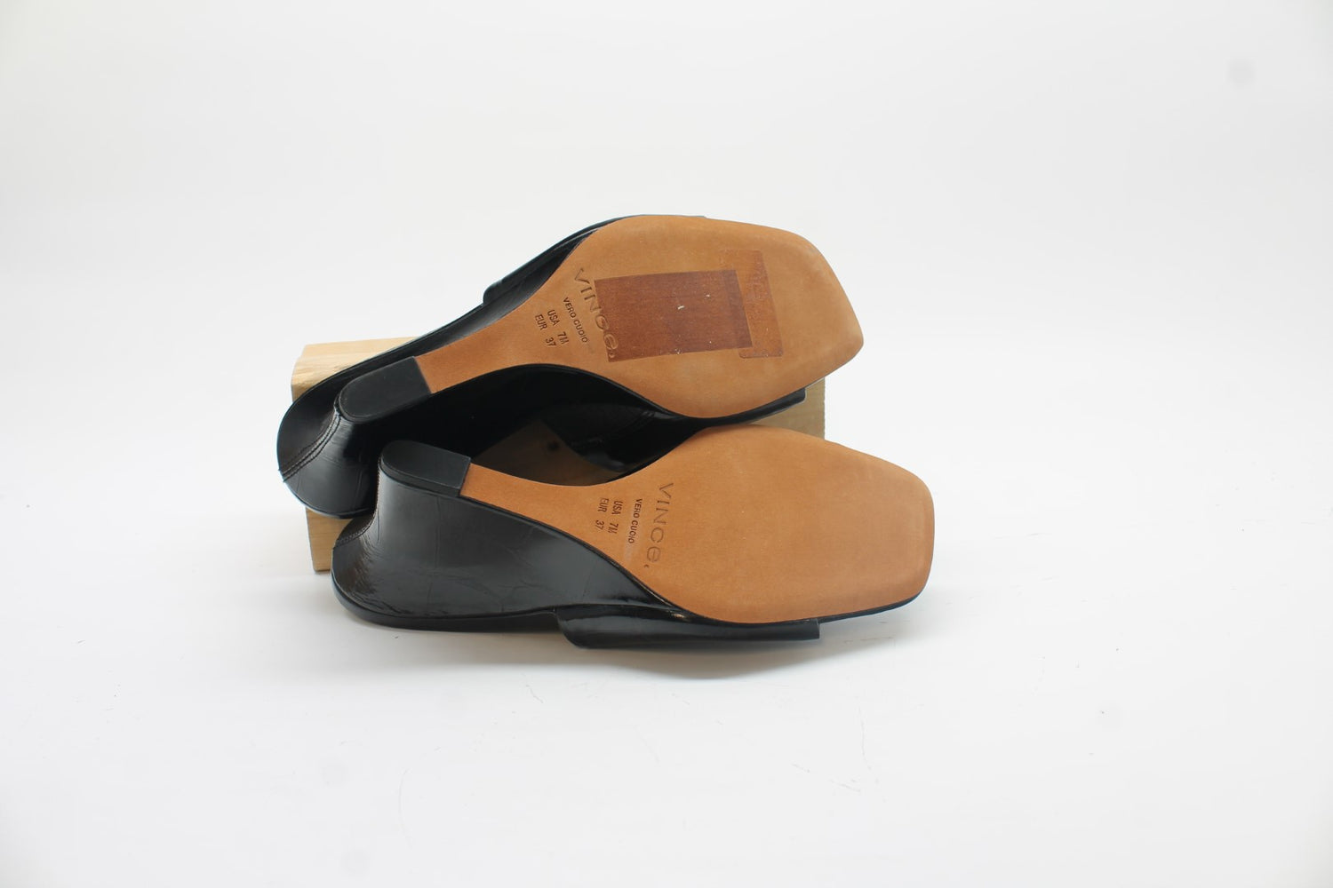 Vince Women's Pia 2 Sandals Floor Sample